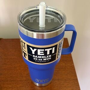 Yeti Rambler 35 oz Mug in Blue with Clear Straw Lid